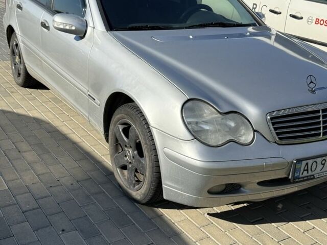 Серый Мерседес 220, объемом двигателя 2.1 л и пробегом 350 тыс. км за 3700 $, фото 4 на Automoto.ua