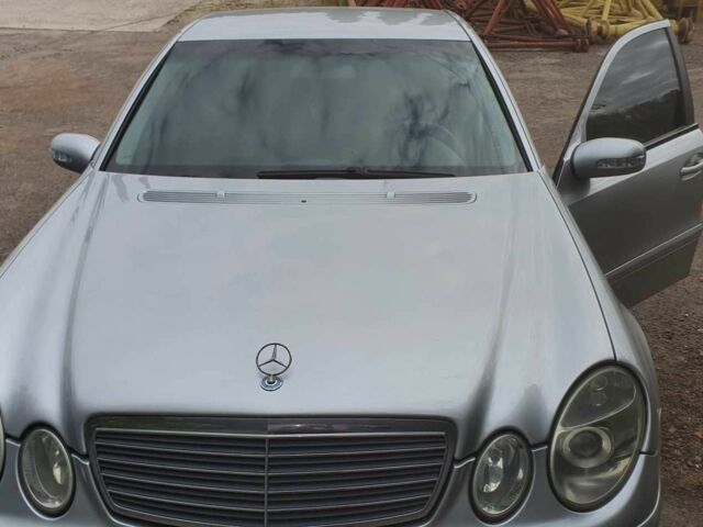 Серый Мерседес 220, объемом двигателя 2.2 л и пробегом 390 тыс. км за 3900 $, фото 10 на Automoto.ua