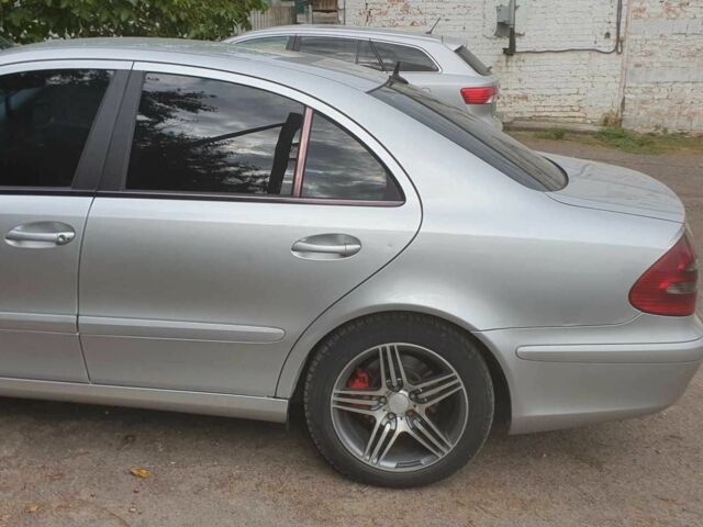 Серый Мерседес 220, объемом двигателя 2.2 л и пробегом 390 тыс. км за 3900 $, фото 6 на Automoto.ua