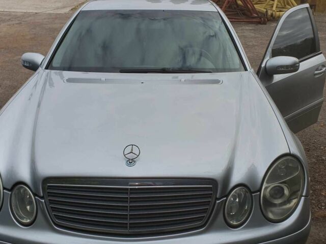 Серый Мерседес 220, объемом двигателя 2.2 л и пробегом 390 тыс. км за 3900 $, фото 11 на Automoto.ua