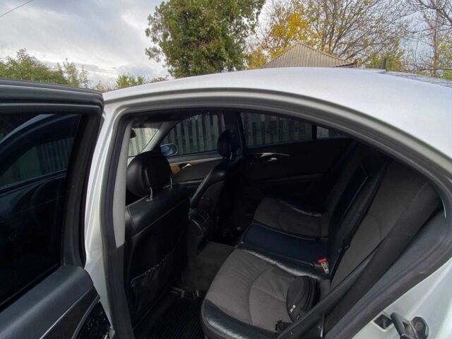 Серый Мерседес 220, объемом двигателя 2 л и пробегом 500 тыс. км за 3600 $, фото 7 на Automoto.ua