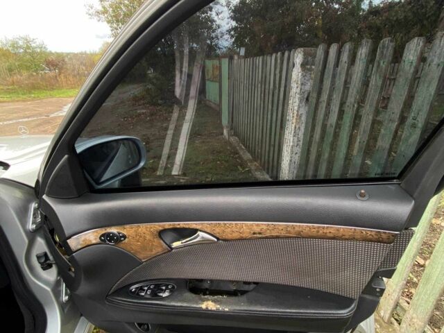 Серый Мерседес 220, объемом двигателя 2 л и пробегом 500 тыс. км за 3600 $, фото 6 на Automoto.ua