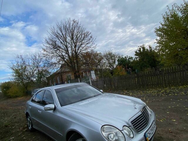 Серый Мерседес 220, объемом двигателя 2 л и пробегом 500 тыс. км за 3600 $, фото 1 на Automoto.ua