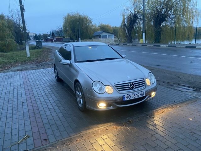 Серый Мерседес 220, объемом двигателя 2.2 л и пробегом 257 тыс. км за 5999 $, фото 3 на Automoto.ua