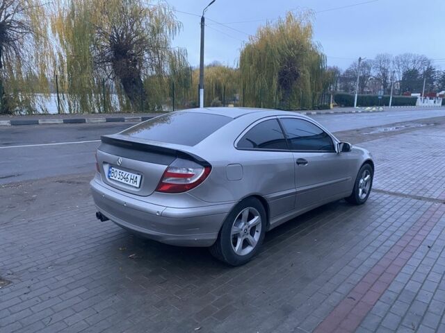 Серый Мерседес 220, объемом двигателя 2.2 л и пробегом 257 тыс. км за 5999 $, фото 1 на Automoto.ua