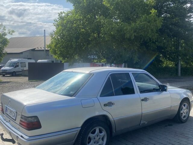 Сірий Мерседес 220, об'ємом двигуна 2.2 л та пробігом 370 тис. км за 1550 $, фото 4 на Automoto.ua