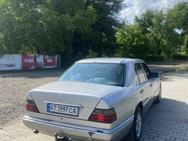 Сірий Мерседес 220, об'ємом двигуна 2.2 л та пробігом 370 тис. км за 1550 $, фото 3 на Automoto.ua