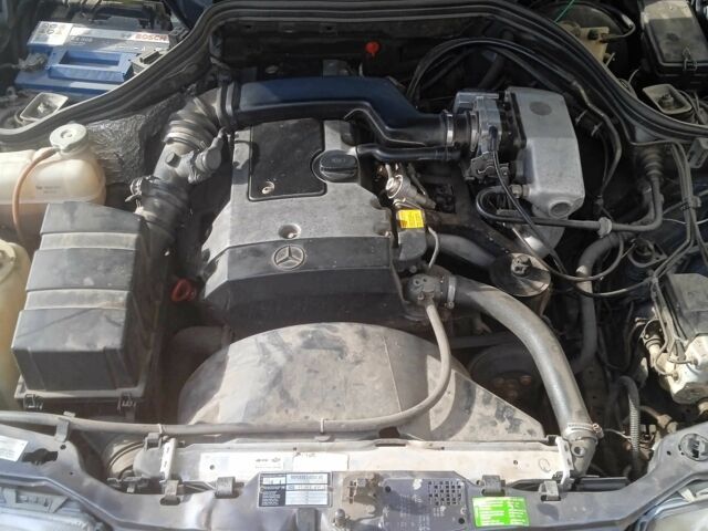 Сірий Мерседес 220, об'ємом двигуна 2.2 л та пробігом 220 тис. км за 2900 $, фото 3 на Automoto.ua