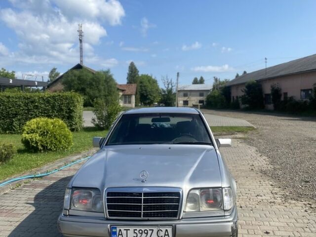 Сірий Мерседес 220, об'ємом двигуна 2.2 л та пробігом 370 тис. км за 1550 $, фото 2 на Automoto.ua
