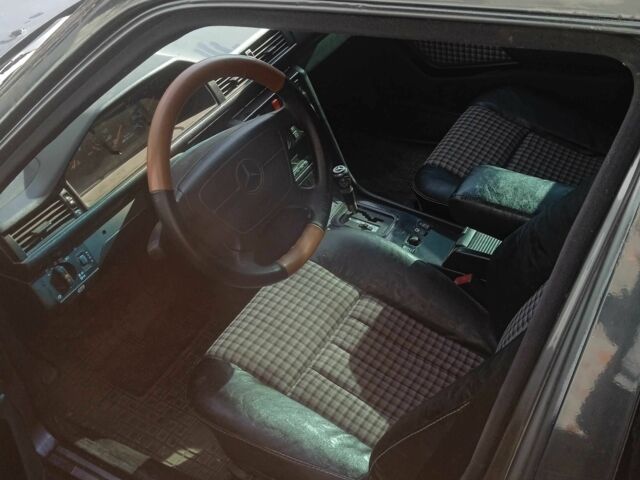 Сірий Мерседес 220, об'ємом двигуна 2.2 л та пробігом 220 тис. км за 2900 $, фото 6 на Automoto.ua