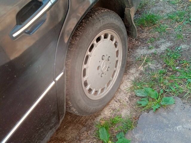 Сірий Мерседес 220, об'ємом двигуна 2.2 л та пробігом 220 тис. км за 2900 $, фото 5 на Automoto.ua