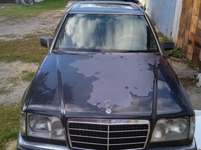 Сірий Мерседес 220, об'ємом двигуна 2.2 л та пробігом 220 тис. км за 2900 $, фото 2 на Automoto.ua