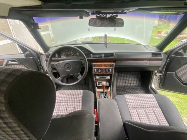 Сірий Мерседес 220, об'ємом двигуна 2.2 л та пробігом 370 тис. км за 1550 $, фото 6 на Automoto.ua