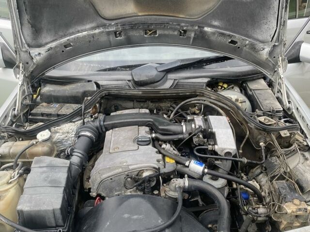 Сірий Мерседес 220, об'ємом двигуна 2.2 л та пробігом 370 тис. км за 1550 $, фото 5 на Automoto.ua