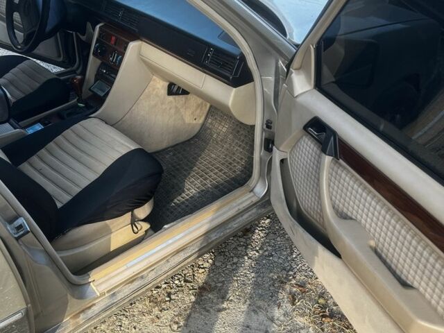 Сірий Мерседес 220, об'ємом двигуна 2.2 л та пробігом 440 тис. км за 3000 $, фото 9 на Automoto.ua