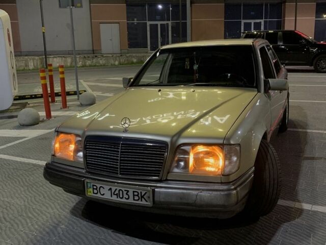 Серый Мерседес 220, объемом двигателя 2.2 л и пробегом 436 тыс. км за 2800 $, фото 1 на Automoto.ua