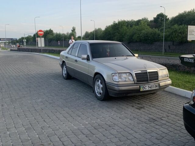 Серый Мерседес 220, объемом двигателя 2.2 л и пробегом 436 тыс. км за 2800 $, фото 6 на Automoto.ua