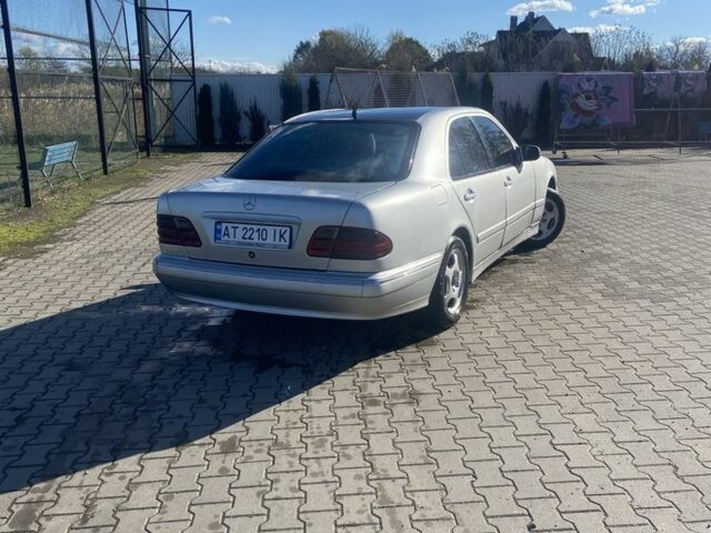 Серый Мерседес 220, объемом двигателя 2.2 л и пробегом 300 тыс. км за 3000 $, фото 3 на Automoto.ua