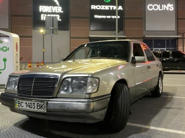 Серый Мерседес 220, объемом двигателя 2.2 л и пробегом 436 тыс. км за 2800 $, фото 7 на Automoto.ua