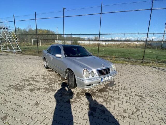 Серый Мерседес 220, объемом двигателя 2.2 л и пробегом 300 тыс. км за 3000 $, фото 5 на Automoto.ua