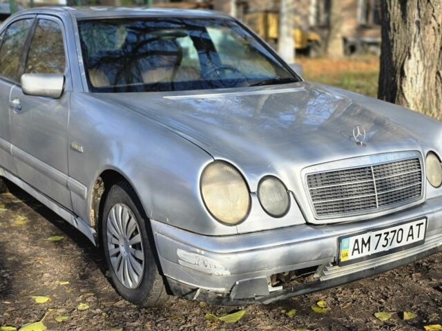 Серый Мерседес 220, объемом двигателя 2.2 л и пробегом 333 тыс. км за 1899 $, фото 1 на Automoto.ua