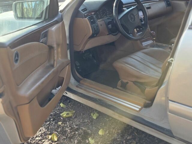 Серый Мерседес 220, объемом двигателя 2.2 л и пробегом 333 тыс. км за 1899 $, фото 14 на Automoto.ua