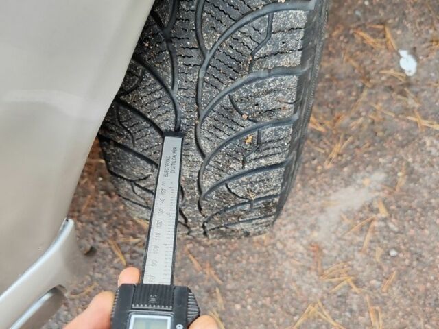 Серый Мерседес 220, объемом двигателя 2 л и пробегом 350 тыс. км за 1800 $, фото 7 на Automoto.ua