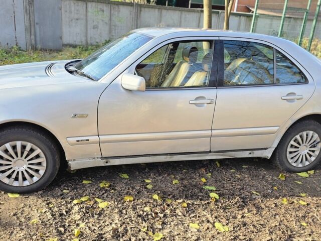 Серый Мерседес 220, объемом двигателя 2.2 л и пробегом 333 тыс. км за 1899 $, фото 3 на Automoto.ua