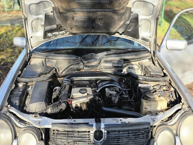 Серый Мерседес 220, объемом двигателя 2.2 л и пробегом 333 тыс. км за 1899 $, фото 21 на Automoto.ua