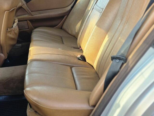 Серый Мерседес 220, объемом двигателя 2.2 л и пробегом 333 тыс. км за 1899 $, фото 17 на Automoto.ua