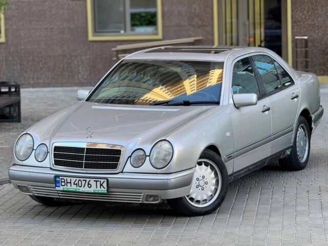 Серый Мерседес 220, объемом двигателя 2.2 л и пробегом 340 тыс. км за 3600 $, фото 1 на Automoto.ua