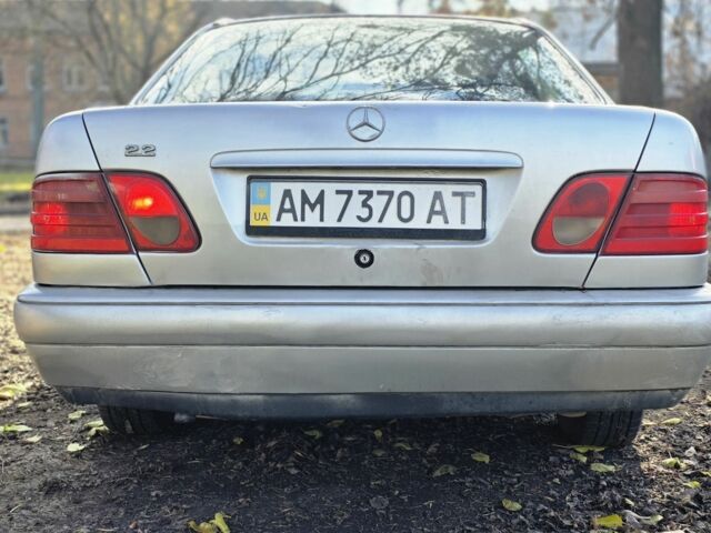 Серый Мерседес 220, объемом двигателя 2.2 л и пробегом 333 тыс. км за 1899 $, фото 6 на Automoto.ua