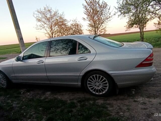 Серый Мерседес 220, объемом двигателя 5 л и пробегом 300 тыс. км за 4000 $, фото 3 на Automoto.ua