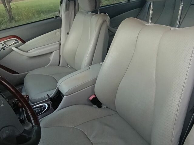 Серый Мерседес 220, объемом двигателя 5 л и пробегом 300 тыс. км за 4000 $, фото 2 на Automoto.ua