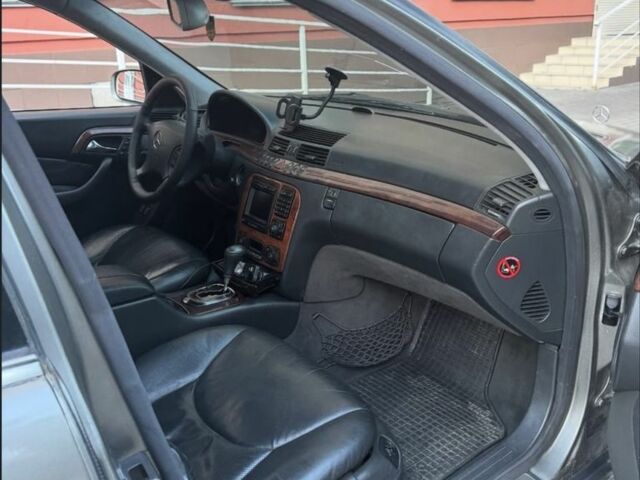 Серый Мерседес 220, объемом двигателя 5 л и пробегом 420 тыс. км за 2800 $, фото 4 на Automoto.ua