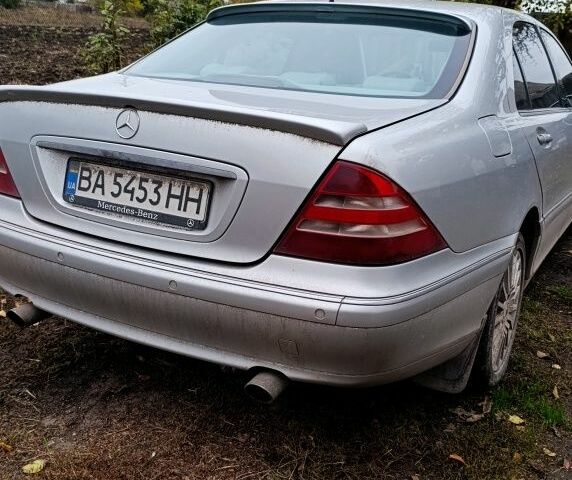 Серый Мерседес 220, объемом двигателя 5 л и пробегом 300 тыс. км за 4000 $, фото 5 на Automoto.ua