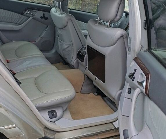 Серый Мерседес 220, объемом двигателя 5 л и пробегом 300 тыс. км за 4000 $, фото 4 на Automoto.ua