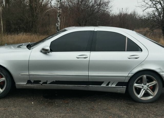 Серый Мерседес 220, объемом двигателя 5.8 л и пробегом 299 тыс. км за 3499 $, фото 3 на Automoto.ua