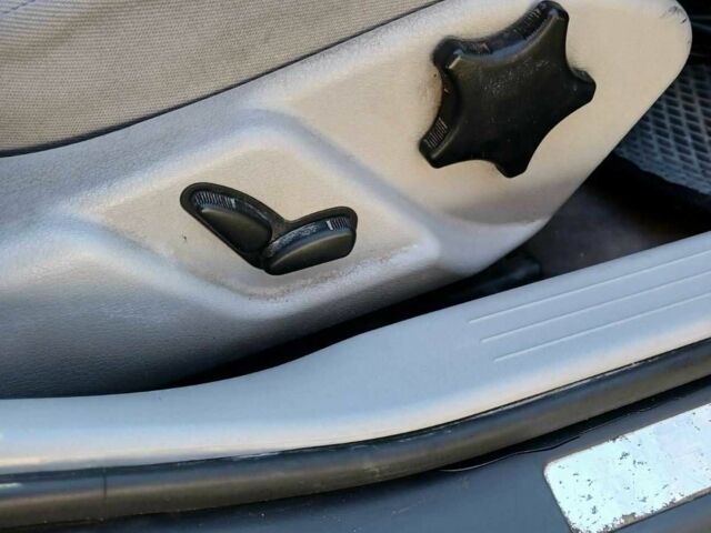 Серый Мерседес 220, объемом двигателя 2.2 л и пробегом 270 тыс. км за 3600 $, фото 16 на Automoto.ua