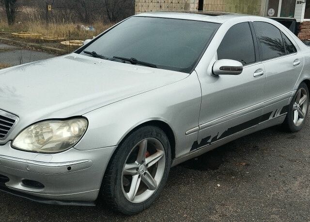 Серый Мерседес 220, объемом двигателя 5.8 л и пробегом 299 тыс. км за 3499 $, фото 2 на Automoto.ua