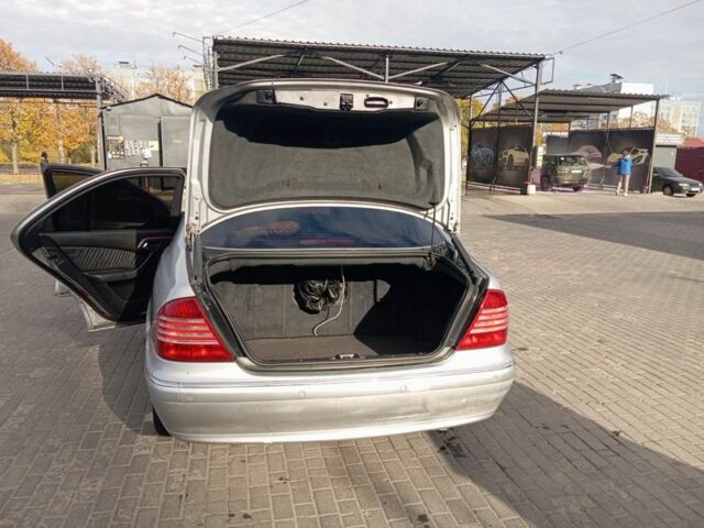 Серый Мерседес 220, объемом двигателя 3.2 л и пробегом 450 тыс. км за 5300 $, фото 8 на Automoto.ua