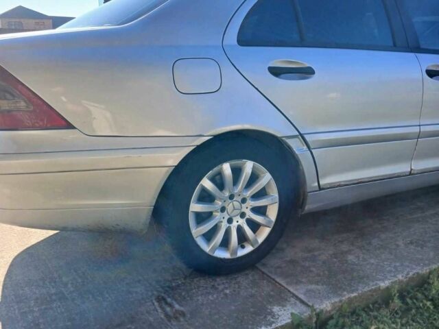 Серый Мерседес 220, объемом двигателя 2.2 л и пробегом 270 тыс. км за 3600 $, фото 6 на Automoto.ua