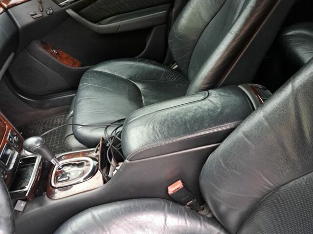 Серый Мерседес 220, объемом двигателя 3.2 л и пробегом 300 тыс. км за 5700 $, фото 9 на Automoto.ua