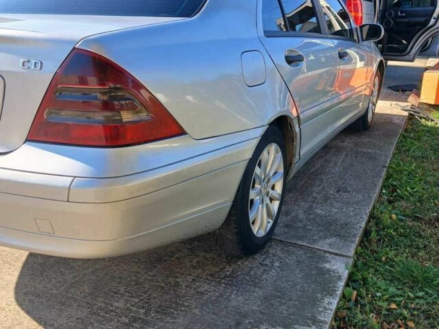 Серый Мерседес 220, объемом двигателя 2.2 л и пробегом 270 тыс. км за 3600 $, фото 7 на Automoto.ua