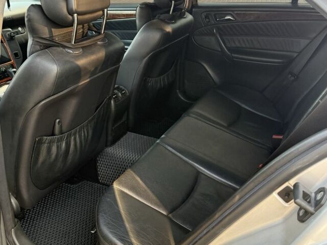 Серый Мерседес 220, объемом двигателя 2.1 л и пробегом 390 тыс. км за 5000 $, фото 7 на Automoto.ua