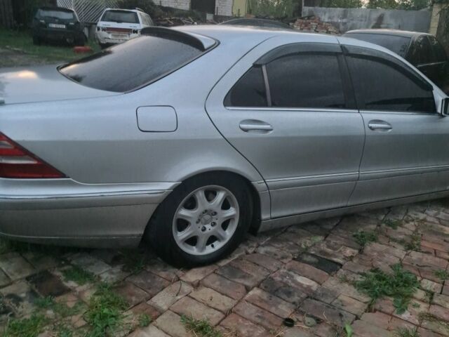 Серый Мерседес 220, объемом двигателя 3.2 л и пробегом 300 тыс. км за 5700 $, фото 3 на Automoto.ua