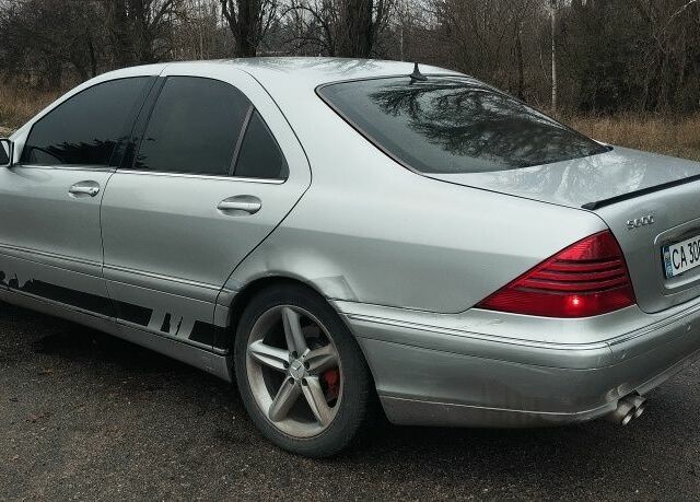 Серый Мерседес 220, объемом двигателя 5.8 л и пробегом 299 тыс. км за 3499 $, фото 5 на Automoto.ua