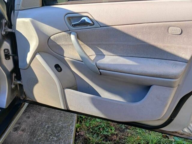 Серый Мерседес 220, объемом двигателя 2.2 л и пробегом 270 тыс. км за 3600 $, фото 14 на Automoto.ua