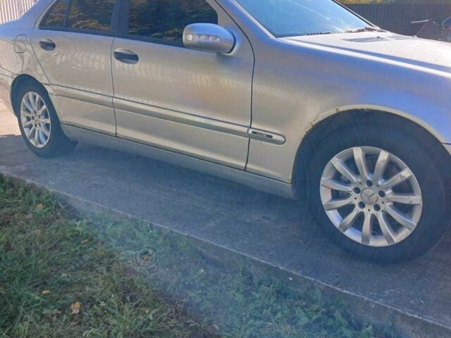 Серый Мерседес 220, объемом двигателя 2.2 л и пробегом 270 тыс. км за 3600 $, фото 5 на Automoto.ua