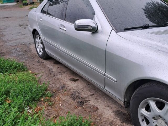 Серый Мерседес 220, объемом двигателя 3.2 л и пробегом 300 тыс. км за 5700 $, фото 7 на Automoto.ua